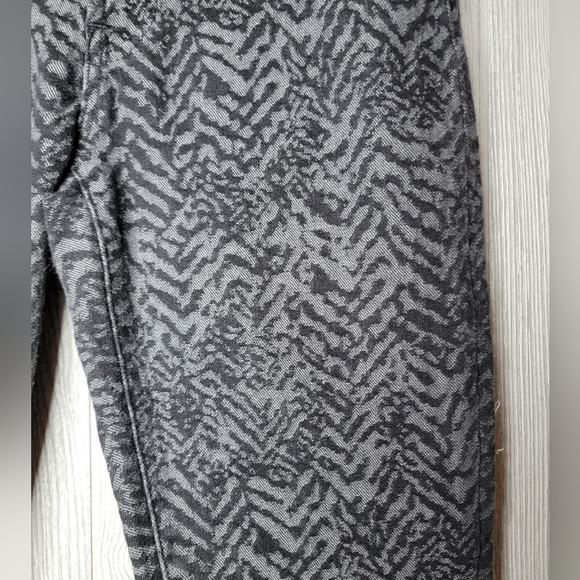 7 For All ManKind Black and Gray Cheveron Patterned Pants - Picture 2 of 8